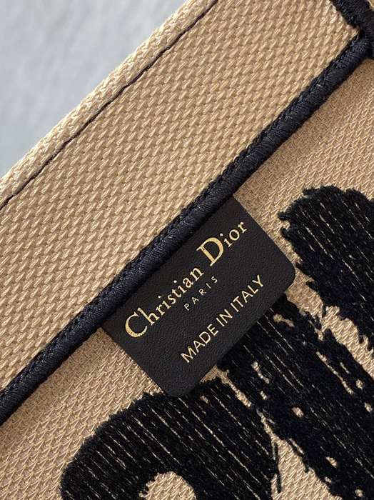 Dior Tote bag with elegant features Beige 01A 3