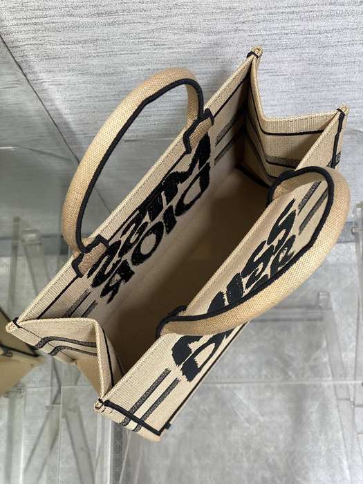 Dior Tote bag with elegant features Beige 01A 3