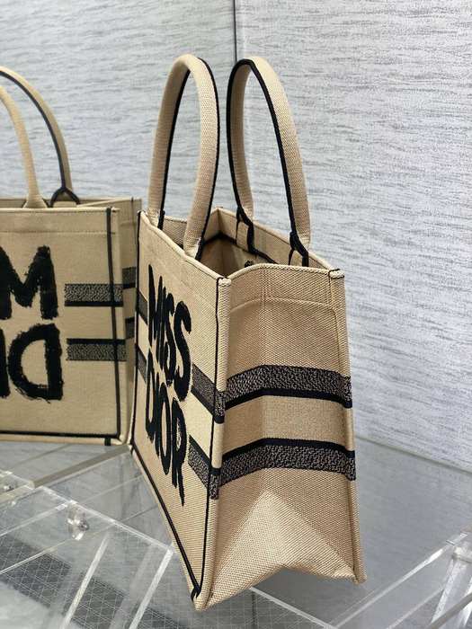 Dior Tote bag with elegant features Beige 01A 3