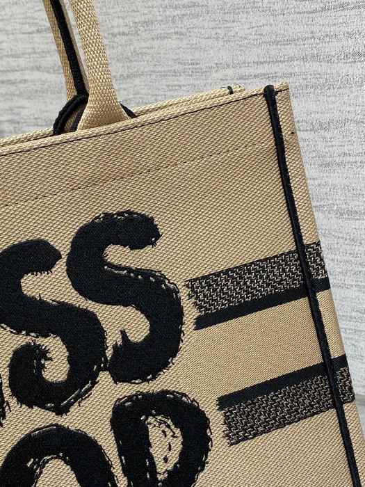 Dior Tote bag with elegant features Beige 01A 3