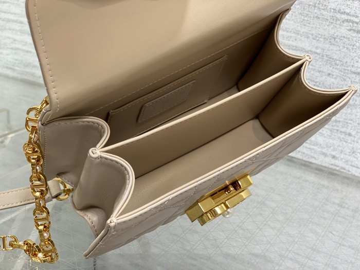 Dior Tote bag with elegant features Beige 01A 4