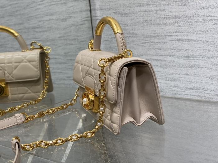 Dior Tote bag with elegant features Beige 01A 4