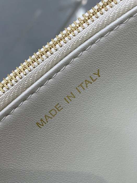 Dior Tote bag with elegant features White 01A