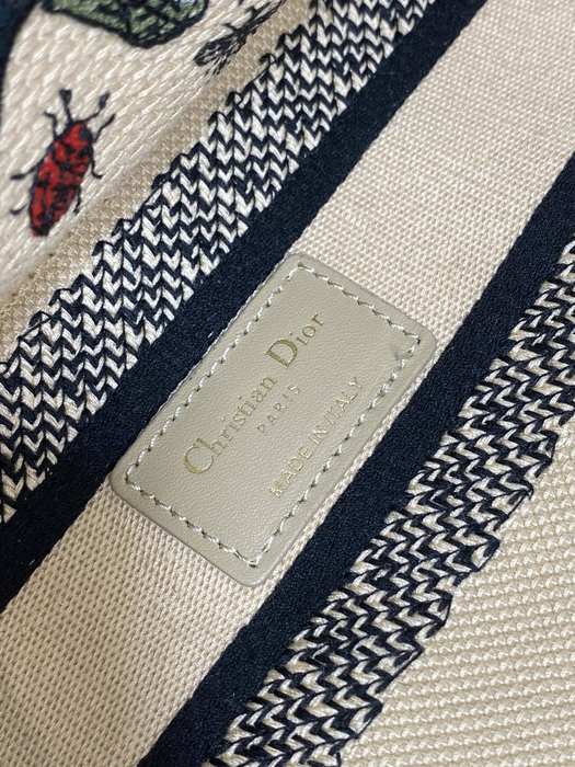 Dior Tote bag with floral and embroidered features Beige 01A