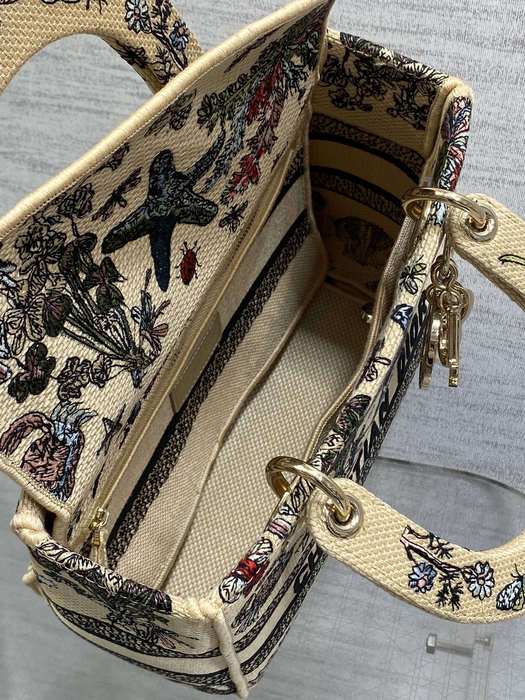 Dior Tote bag with floral and embroidered features Beige 01A