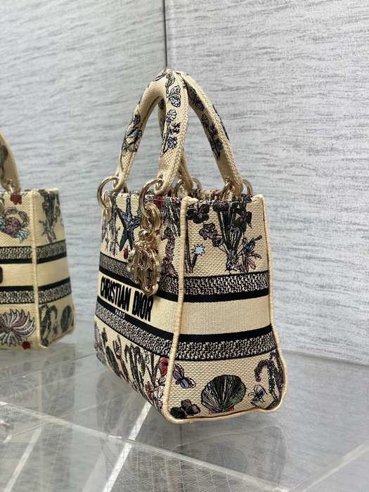Dior Tote bag with floral and embroidered features Beige 01A