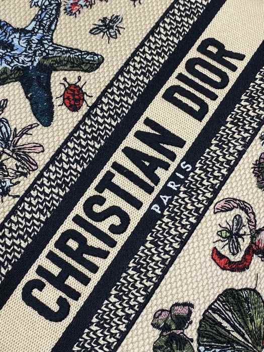 Dior Tote bag with floral and embroidered features Beige 01A