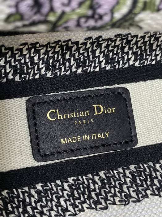 Dior Tote bag with floral design traits White 01A