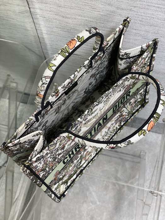 Dior Tote bag with floral detailing Green 01A