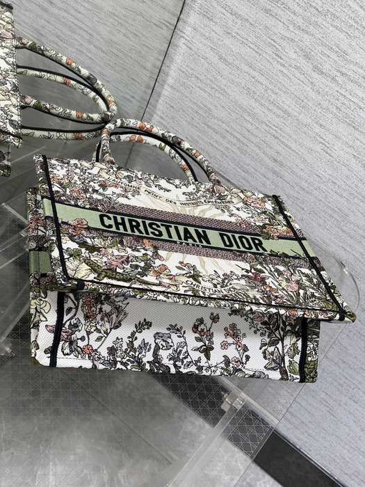Dior Tote bag with floral detailing Green 01A
