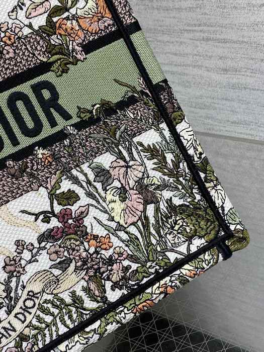 Dior Tote bag with floral detailing Green 01A