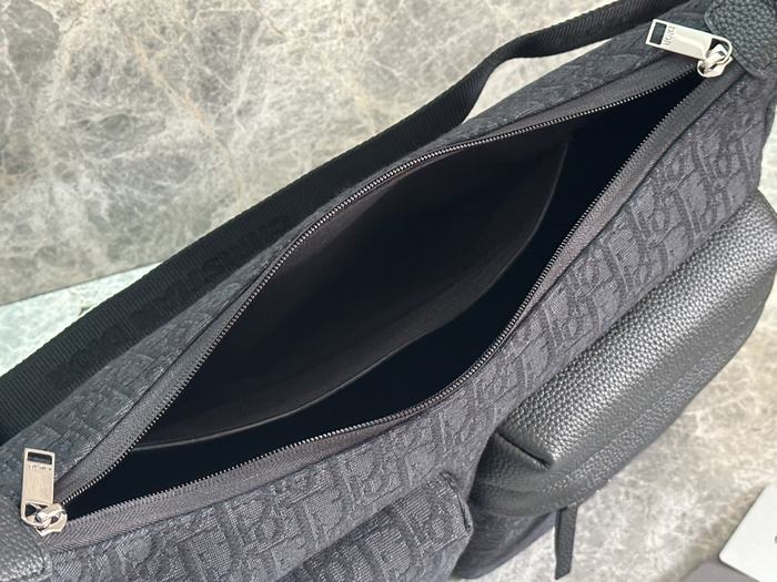 Dior Tote bag with functional pockets Black 01A