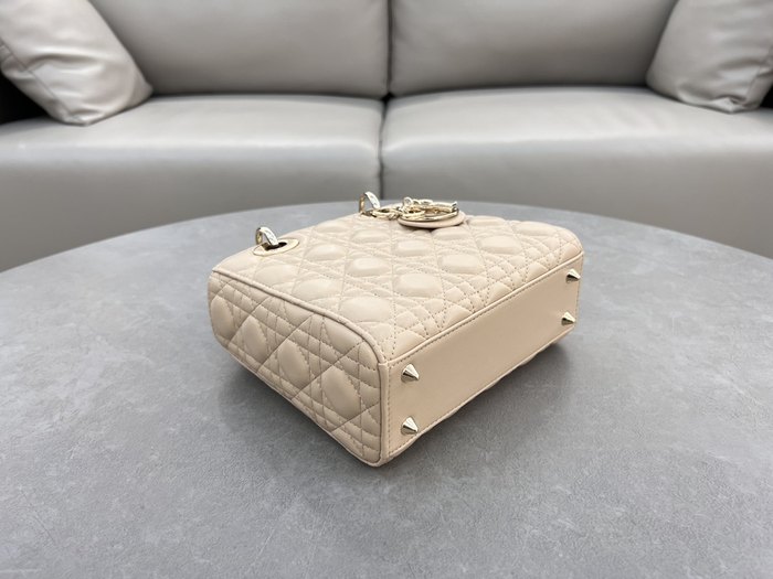 Dior Tote bag with modern design traits Beige 01A