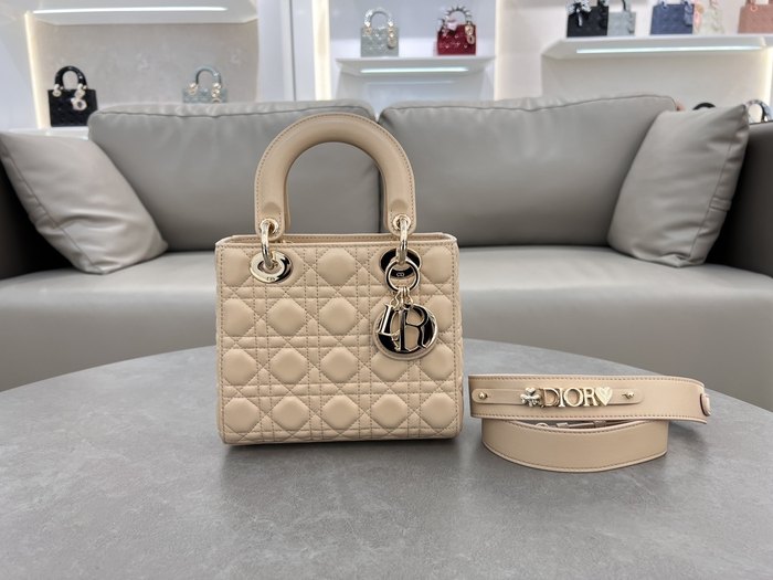 Dior Tote bag with modern design traits Beige 01A