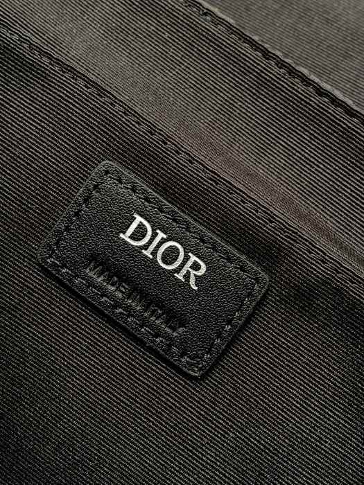 Dior Tote bag with modern styling Black 01A