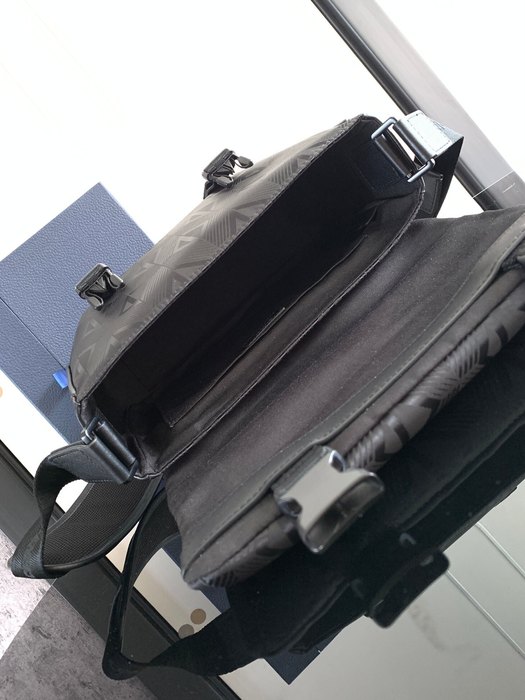 Dior Tote bag with modern styling Black 01A