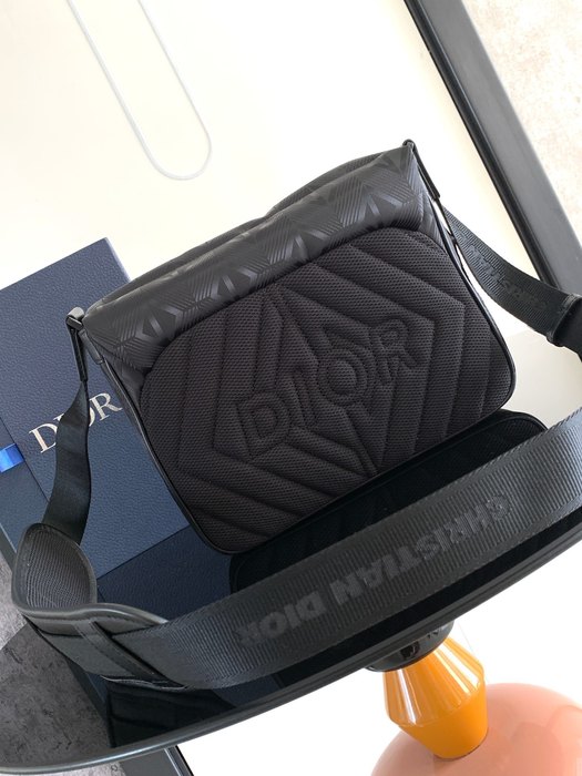 Dior Tote bag with modern styling Black 01A