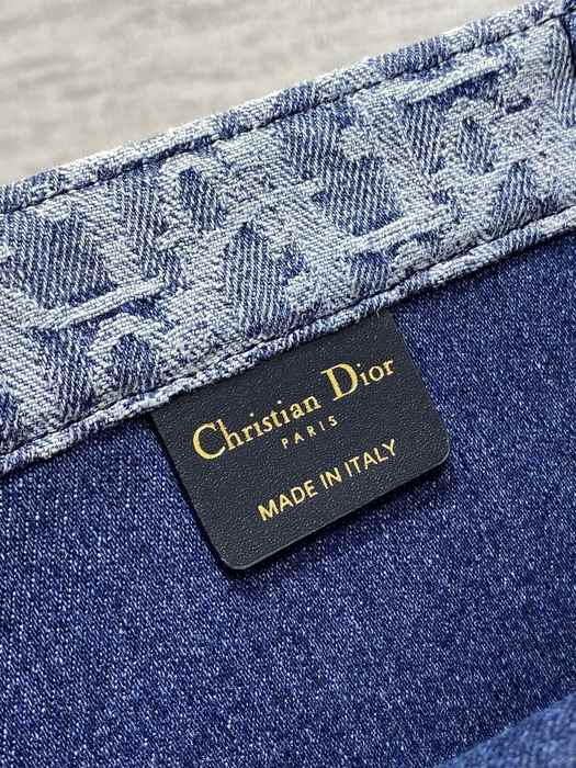 Dior Tote bag with modern traits Navy 01A