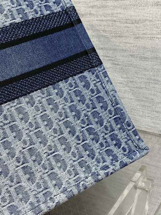 Dior Tote bag with modern traits Navy 01A