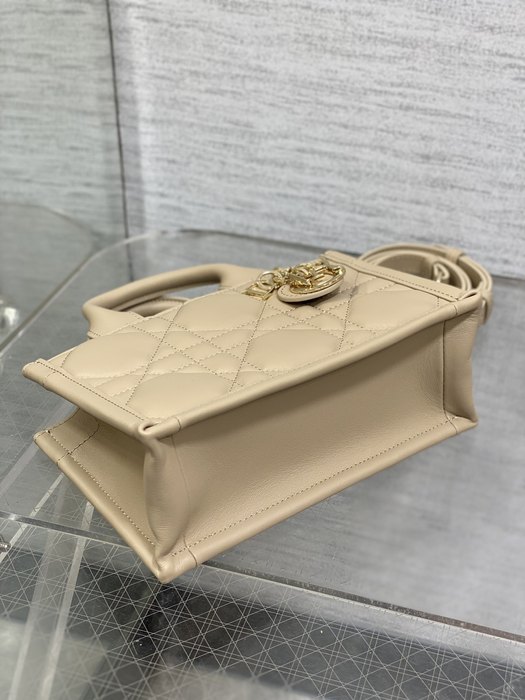 Dior Tote bag with quilted design Beige 01A 5
