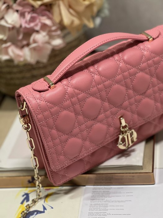 Dior Tote bag with quilted design Red 01A