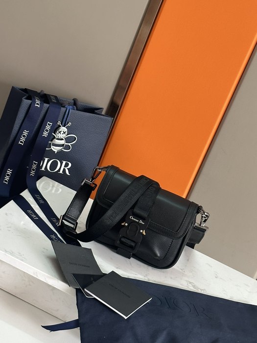 Dior Tote bag with sleek design Black 01A 5