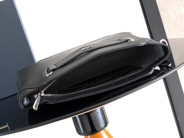 Dior Tote bag with sleek design Black 01A