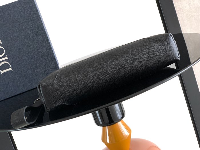 Dior Tote bag with sleek design Black 01A