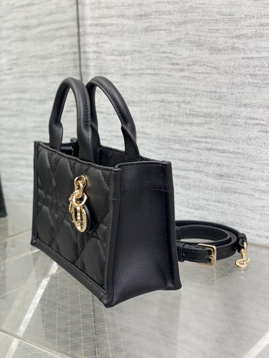 Dior Tote bag with sophisticated features Black 01A