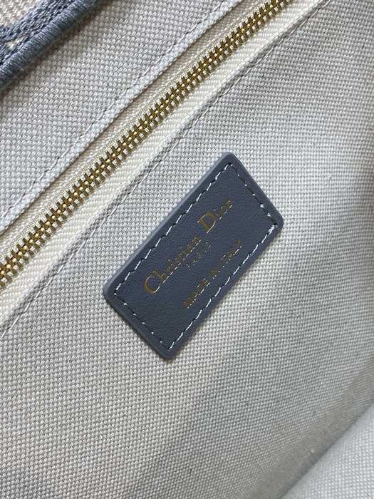 Dior Tote bag with structured design Grey 01A 2