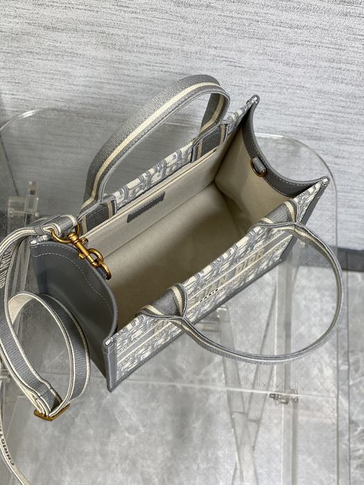 Dior Tote bag with structured design Grey 01A 2