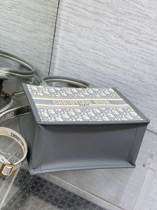 Dior Tote bag with structured design Grey 01A 2