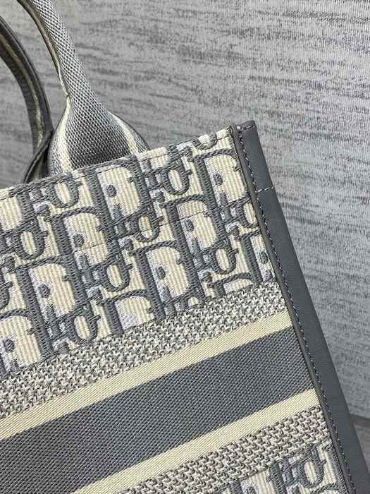 Dior Tote bag with structured design Grey 01A 2