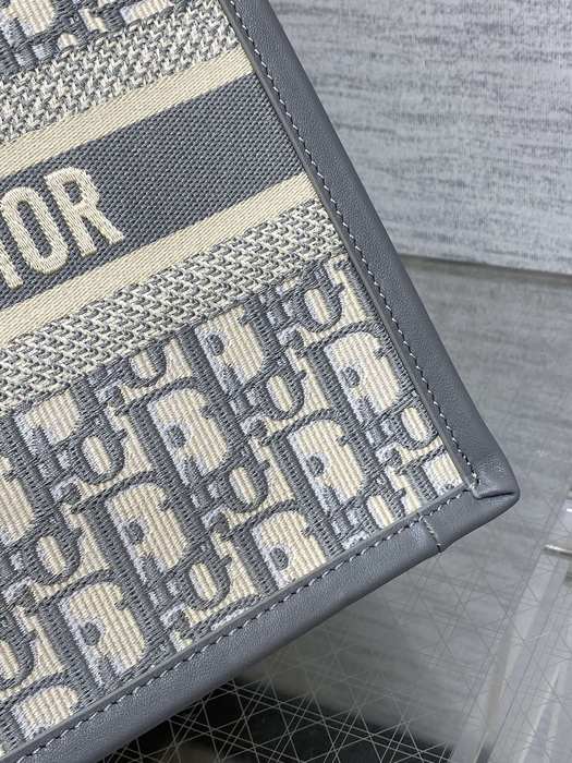 Dior Tote bag with structured design Grey 01A 2