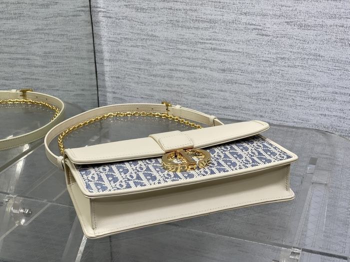 Dior Tote bag with structured design White 01A