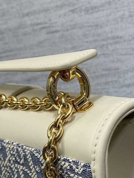 Dior Tote bag with structured design White 01A