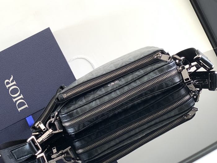 Dior Tote bag with stylish accents Black 01A