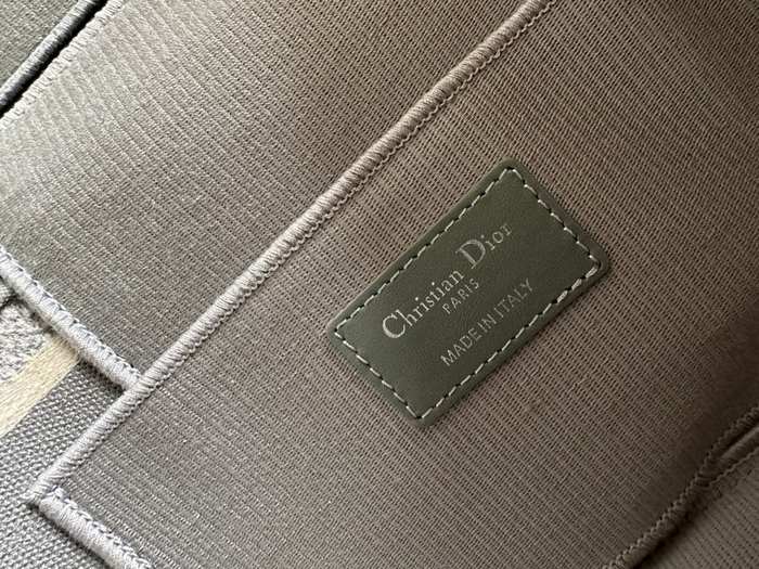 Dior Tote bag with stylish design traits Grey 01A 2