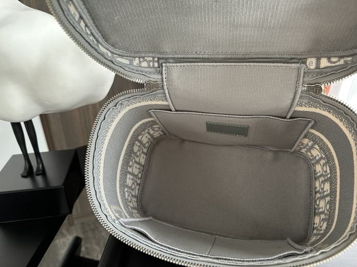 Dior Tote bag with stylish design traits Grey 01A 2