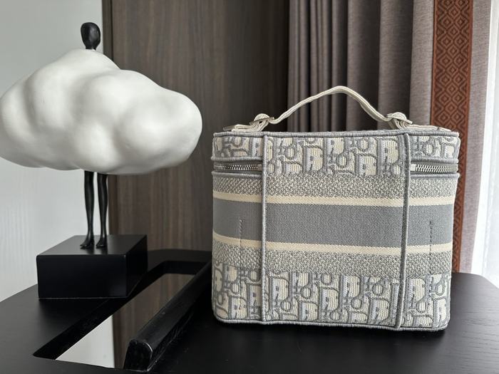 Dior Tote bag with stylish design traits Grey 01A 2