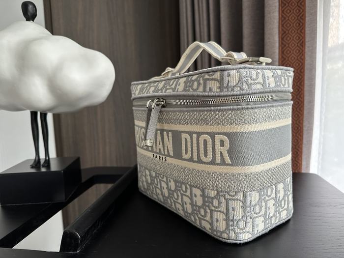 Dior Tote bag with stylish design traits Grey 01A 2