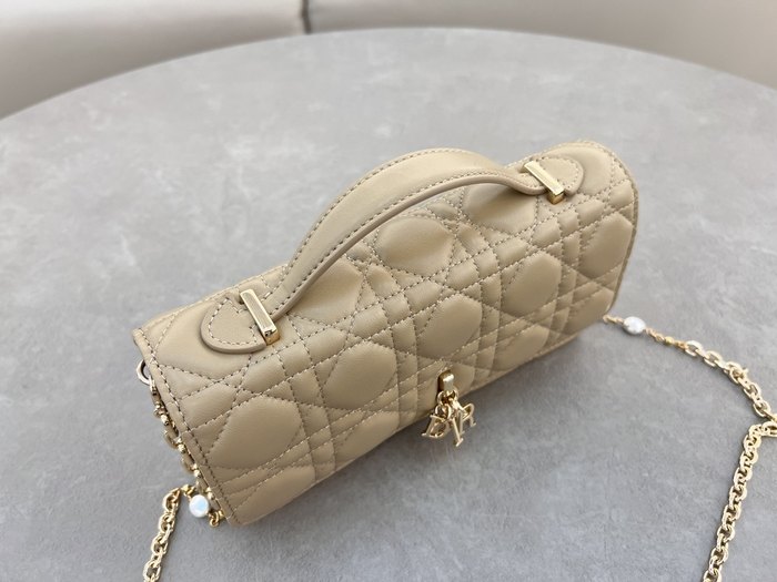 Dior Tote bag with stylish features Beige 01A 10