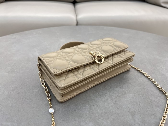 Dior Tote bag with stylish features Beige 01A 10