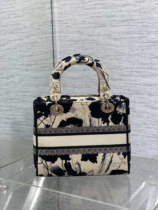 Dior Tote bag with stylish features Beige 01A 12