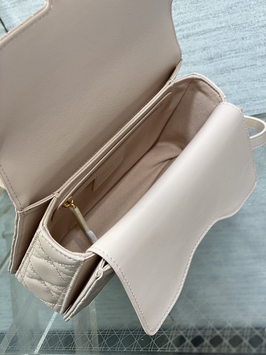 Dior Tote bag with stylish features Beige 01A 17