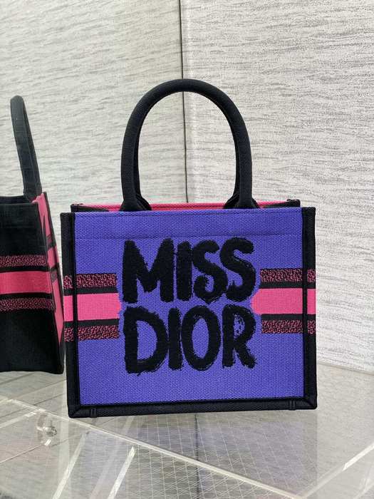 Dior Tote bag with stylish features Black 01A 12