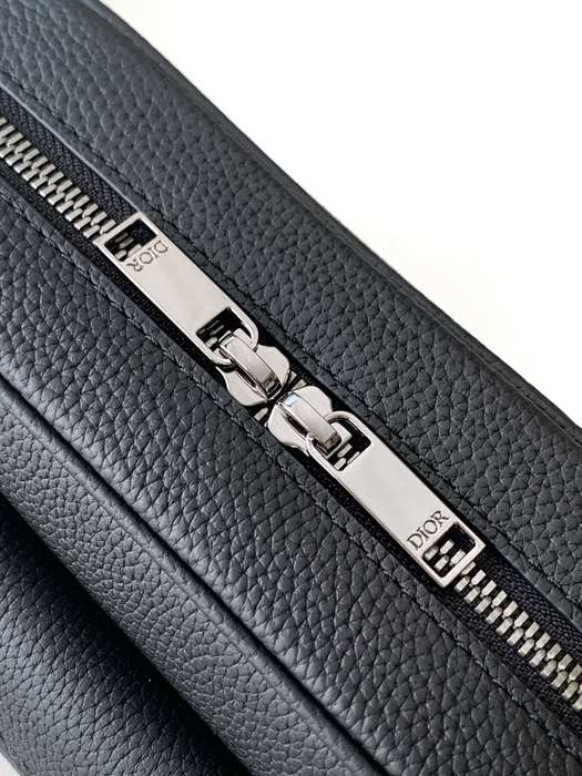 Dior Tote bag with stylish features Black 01A 13