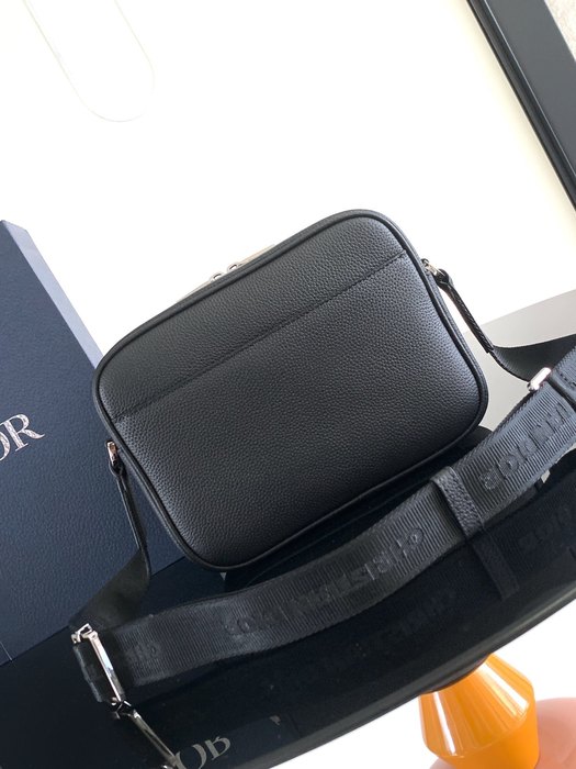 Dior Tote bag with stylish features Black 01A 13