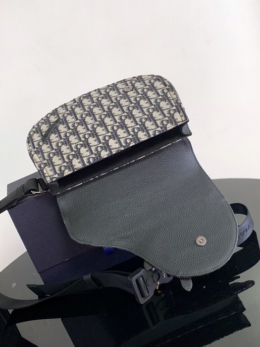 Dior Tote bag with stylish features Black 01A 17