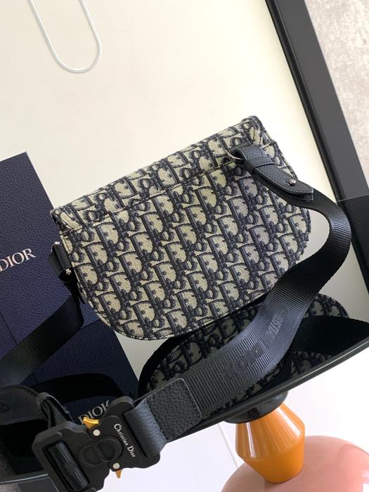 Dior Tote bag with stylish features Black 01A 17